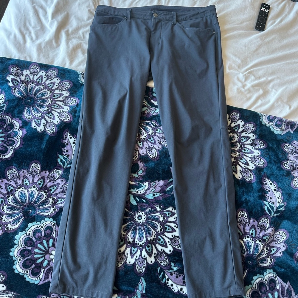 Men’s Large (34 Waist) Lululemon ABC Pants - Please See Pictures